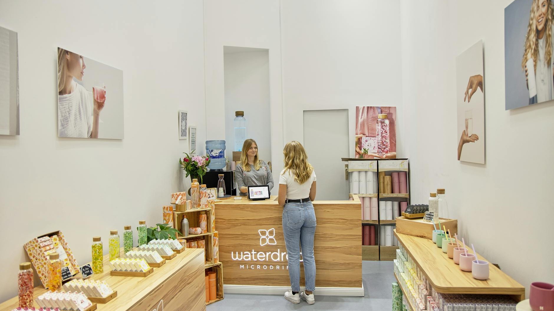 On pense la Sardaigne hors budget en famille, pourtant ce resort 5* offre le séjour des enfants