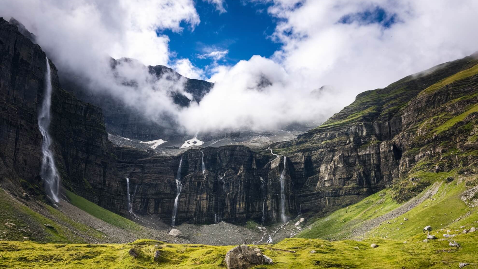 « On ne savait même pas qu'elle existait » : cette cascade des Pyrénées est la plus haute d'Europe et presque personne ne ...
