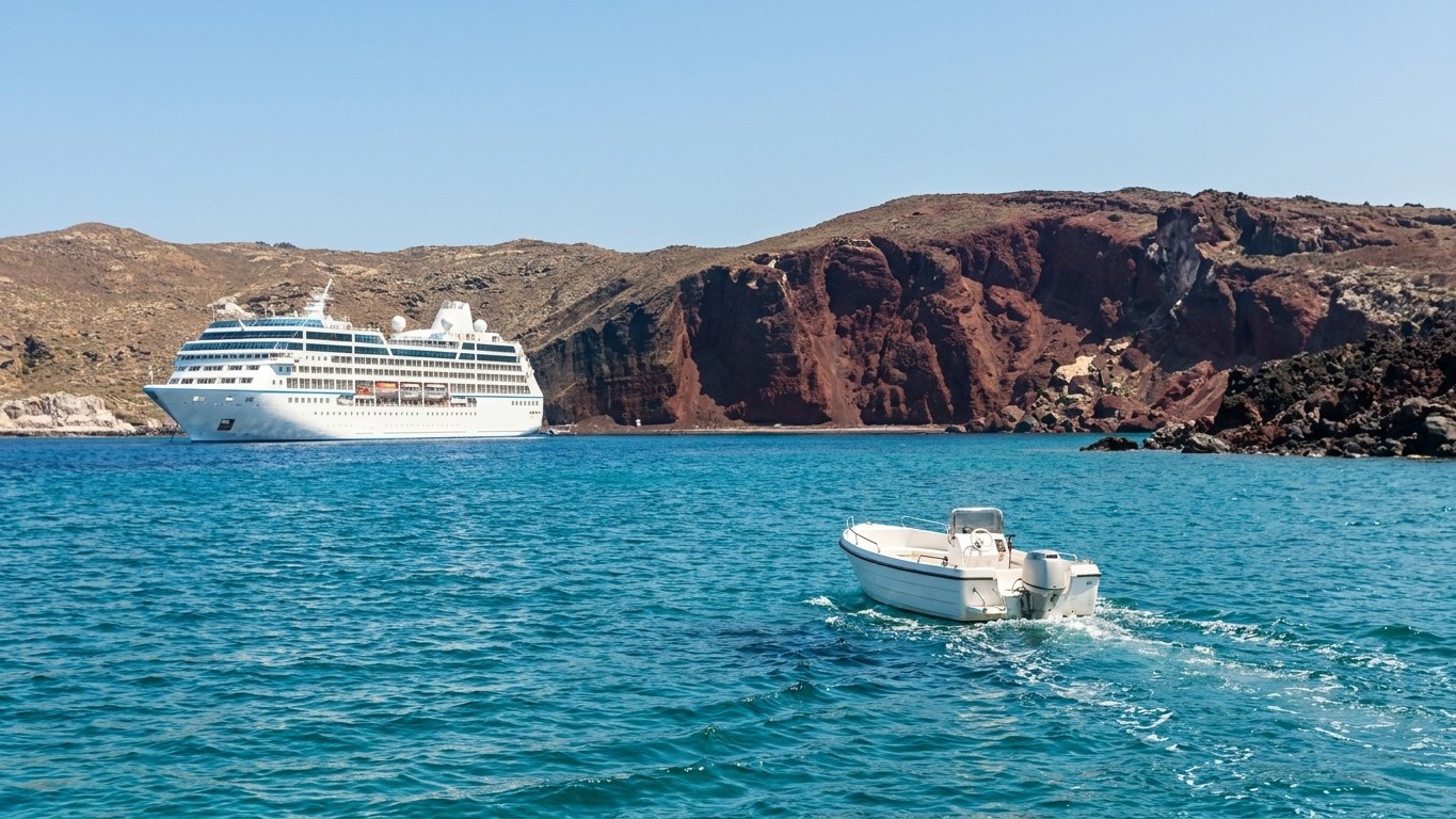 Je payais encore la navette à chaque escale à Santorin : un membre d’équipage m’a expliqué que dans l’île d’à côté, le bat...
