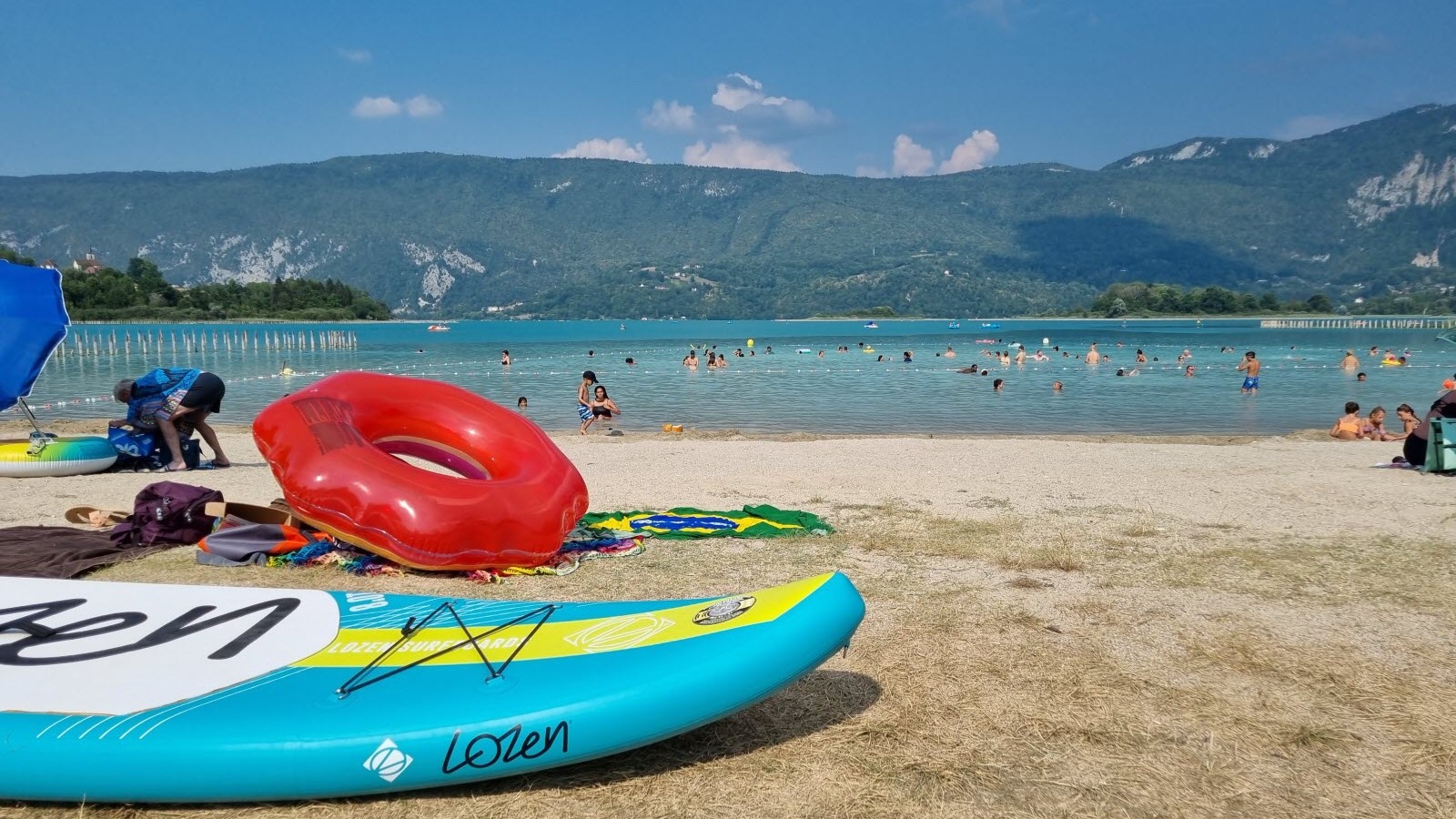 Pourquoi ce lac de Savoie sans bateaux à moteur affiche une eau parmi les plus chaudes de France