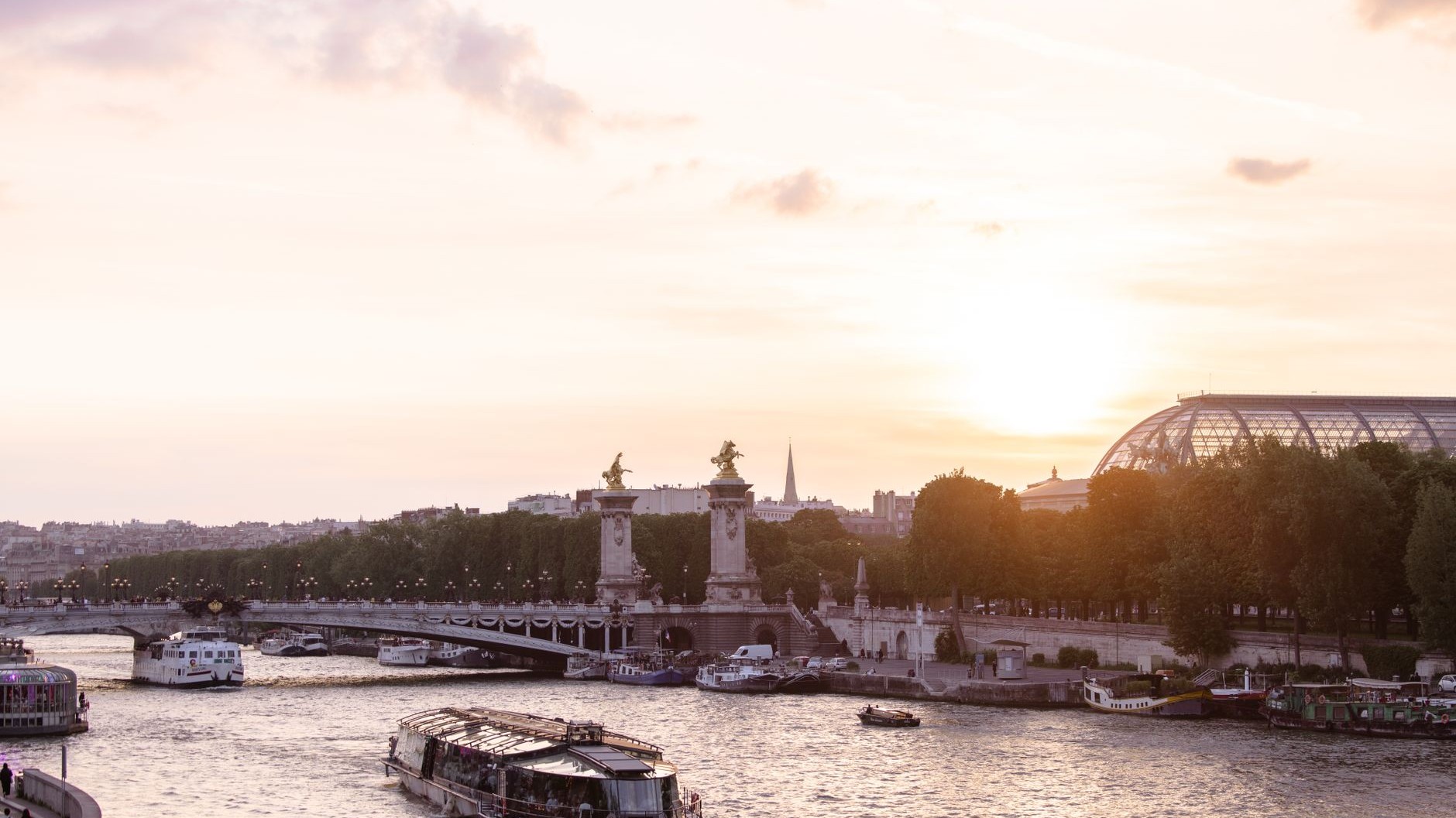 « On voulait juste faire un tour en bateau » : depuis qu'on a découvert ce pass à 23 €, on descend à la Tour Eiffel et on ...